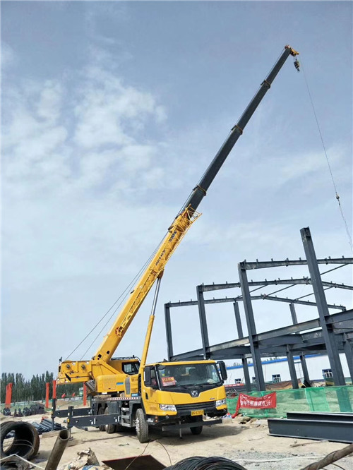 枣阳市超高层建筑钢结构吊装案例